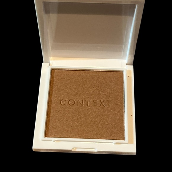 Context skin matte bronzer in shade undisputed - Picture 1 of 3